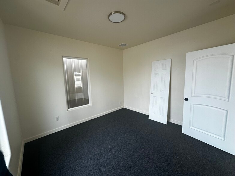 More Photos Of 321 Pitkin Ave, Grand Junction Flex For Sale