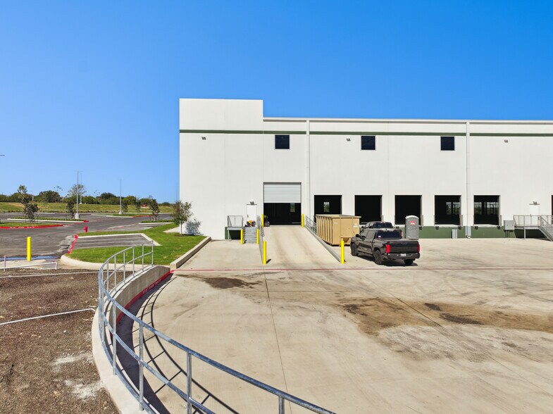 More Photos Of 1600 E McCarty Ln, San Marcos Unknown For Lease