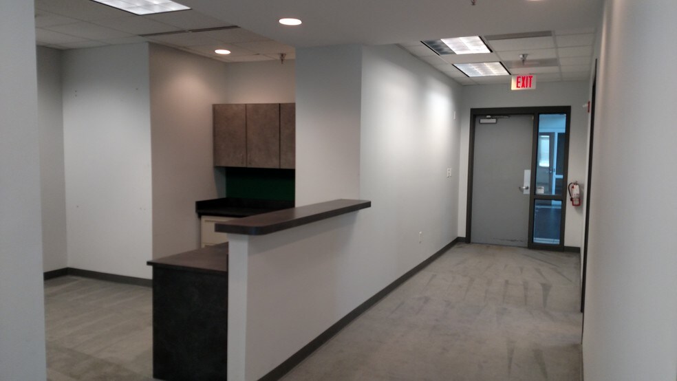 More Photos Of 2528 Independence Blvd, Wilmington Office For Lease