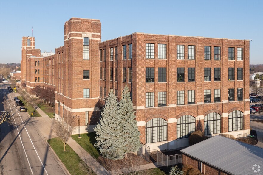 More Photos Of 801 Broadway Ave NW, Grand Rapids Office For Lease