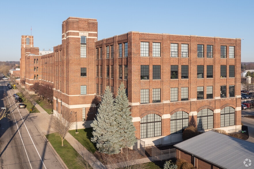 More Photos Of 801 Broadway Ave NW, Grand Rapids Office For Lease