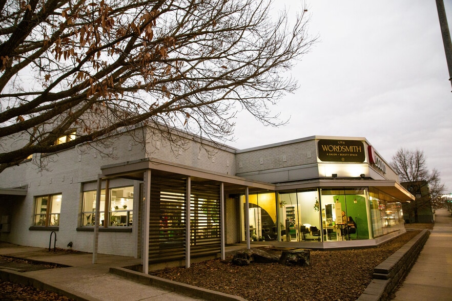 More Photos Of 620 N College Ave, Fayetteville Office For Sale