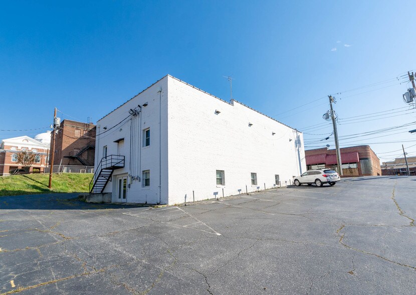 More Photos Of 215 Church St, Lenoir Office For Lease