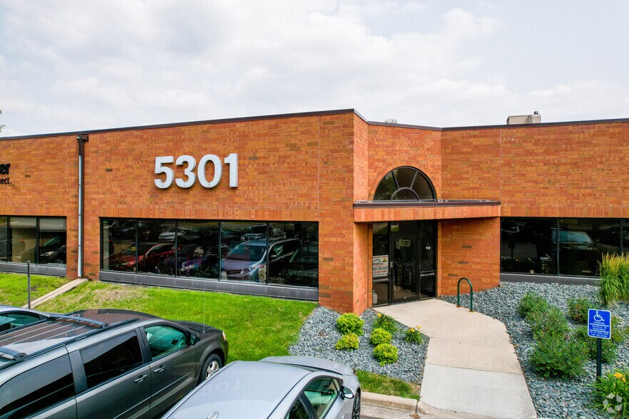 More Photos Of 5301 E River Rd, Fridley Flex For Lease