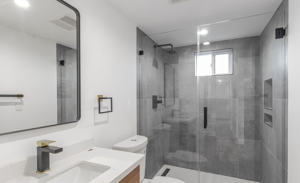 More Photos Of 10821 Hartsook St, North Hollywood Apartments For Sale