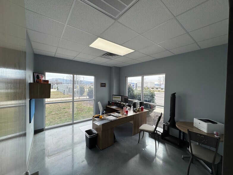 More Photos Of 145 Maddox-Simpson Pkwy, Lebanon Industrial For Lease