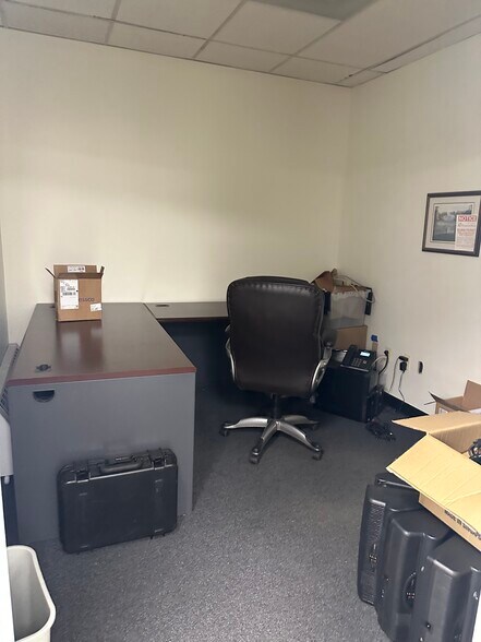 More Photos Of 2811 Old Lee Hwy, Merrifield Service For Lease