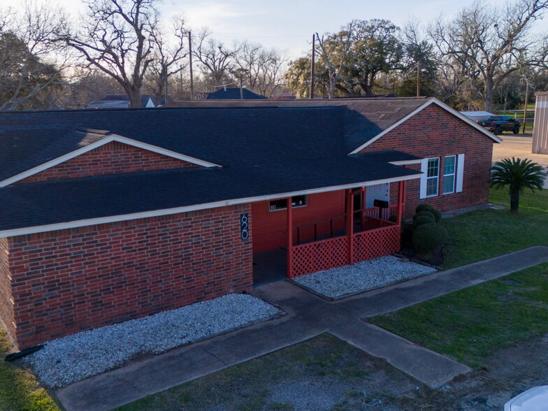 Primary Photo Of 620 Brazosport Blvd N, Clute Flex For Lease