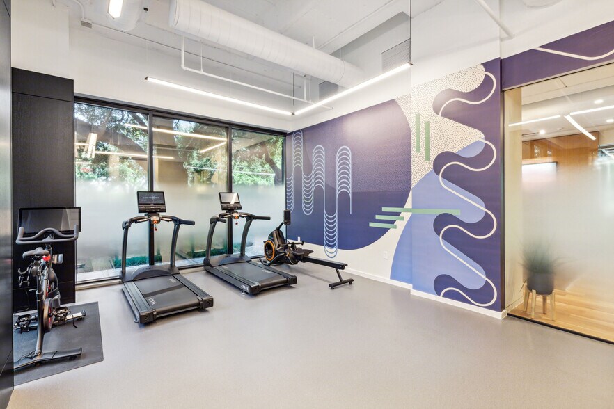 More Photos Of 811 Barton Springs Rd, Austin Office For Lease