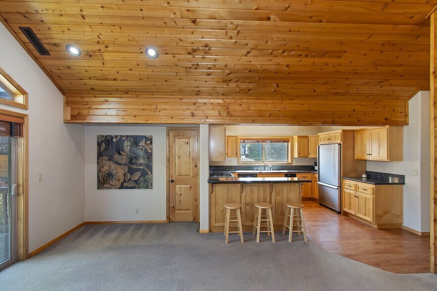 More Photos Of 42561 Moonridge Rd, Big Bear Lake Office For Sale