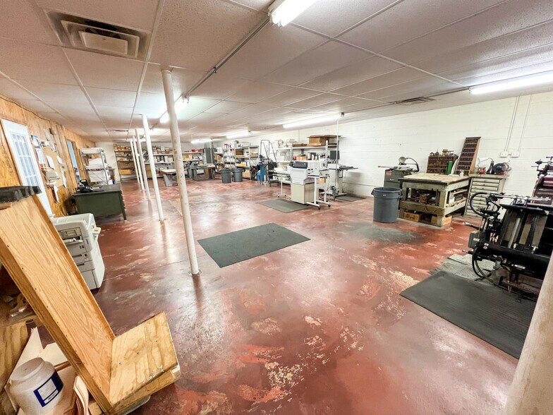 More Photos Of 311 E Illinois Ave, Midland Office For Sale