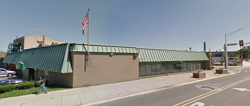 More Photos Of 7525 W Madison St, Forest Park Storefront Retail Office For Lease