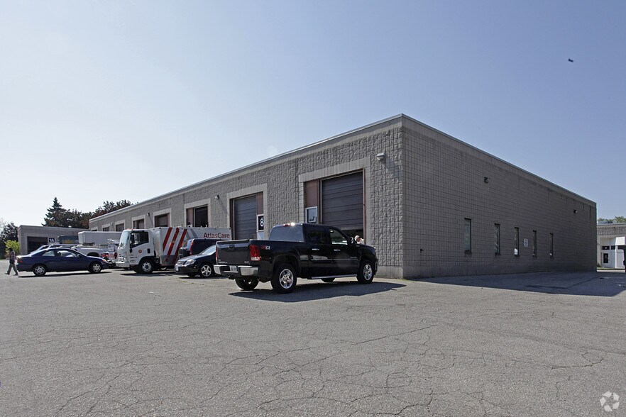 More Photos Of 2485 Dunwin Dr, Mississauga Warehouse For Lease