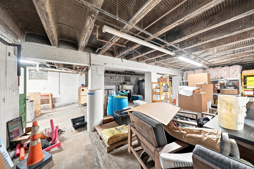 More Photos Of 68 W Maiden St, Washington Freestanding For Sale