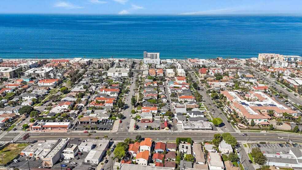 More Photos Of 921 Pacific Coast Highway, Redondo Beach General Retail For Sale