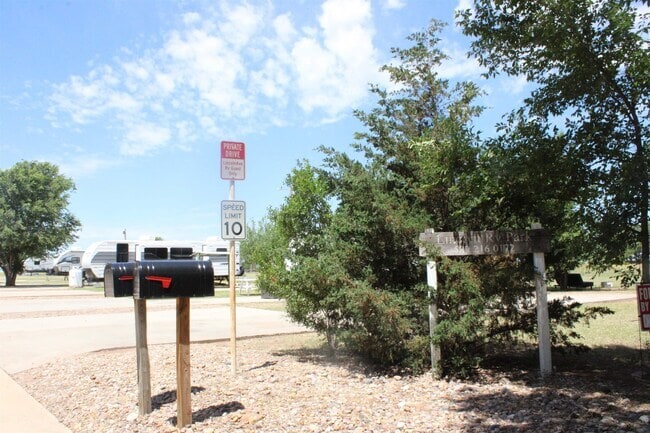 More Photos Of 415 20th St, Woodward Trailer Camper Park For Sale