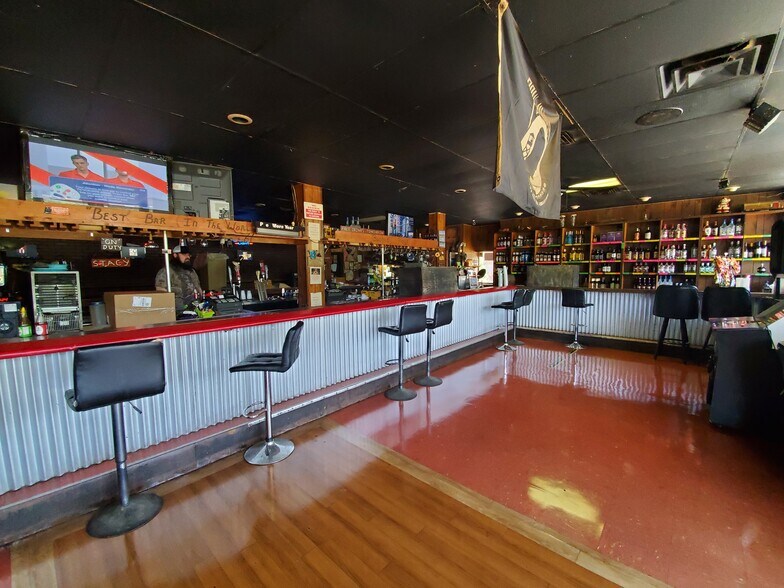 More Photos Of 17650 NW US Highway 19, Fanning Springs Bar For Sale