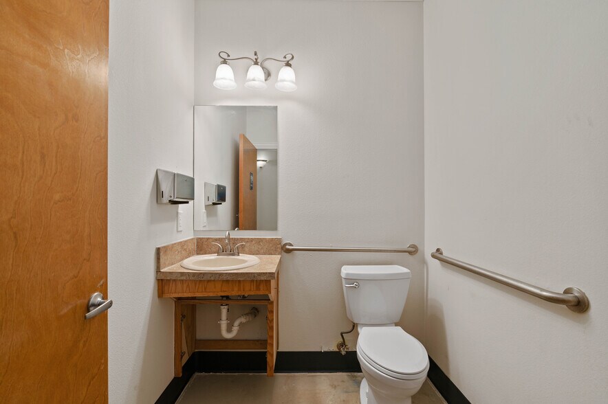 More Photos Of 3605 Interstate 30, Mesquite Medical For Lease