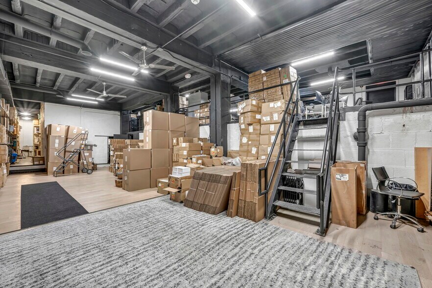 More Photos Of 3559 Bigelow Blvd, Pittsburgh Service For Sale