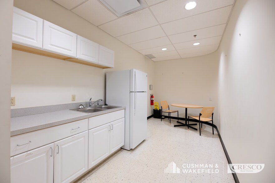 More Photos Of 3380 Brecksville Rd, Richfield Office For Lease