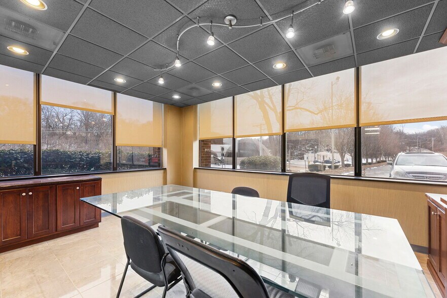 More Photos Of 4800 Lamar Ave, Mission Office For Lease