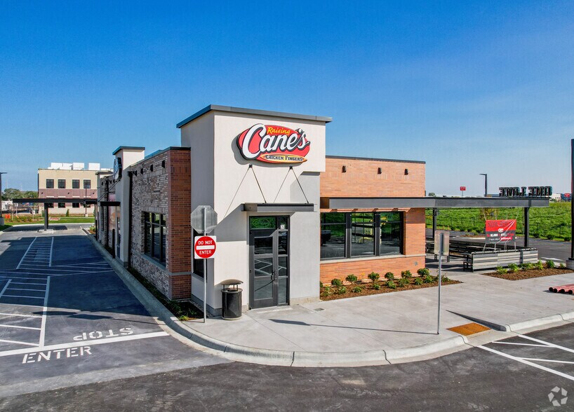 More Photos Of 2635 W Division St, Saint Cloud Fast Food For Sale