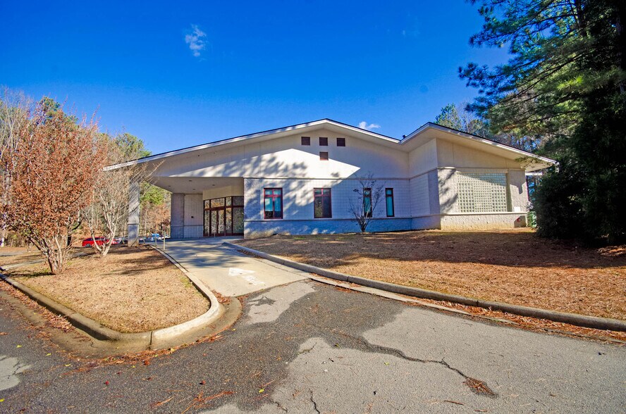 Primary Photo Of 1922 K M Wicker Memorial Dr, Sanford Medical For Sale