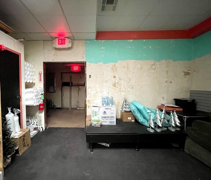 More Photos Of 914-920 S 4th St, Chickasha Storefront Retail Office For Sale