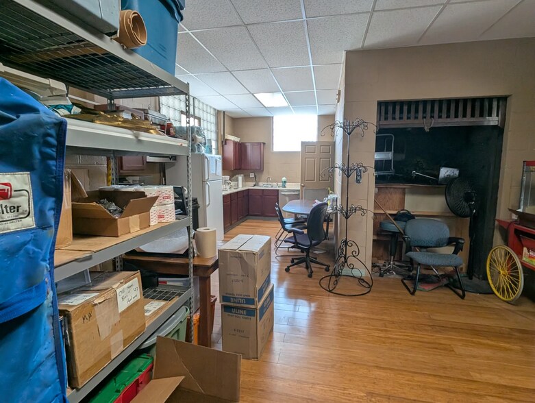 More Photos Of 3936 Broadway Rd, Kansas City Storefront For Lease