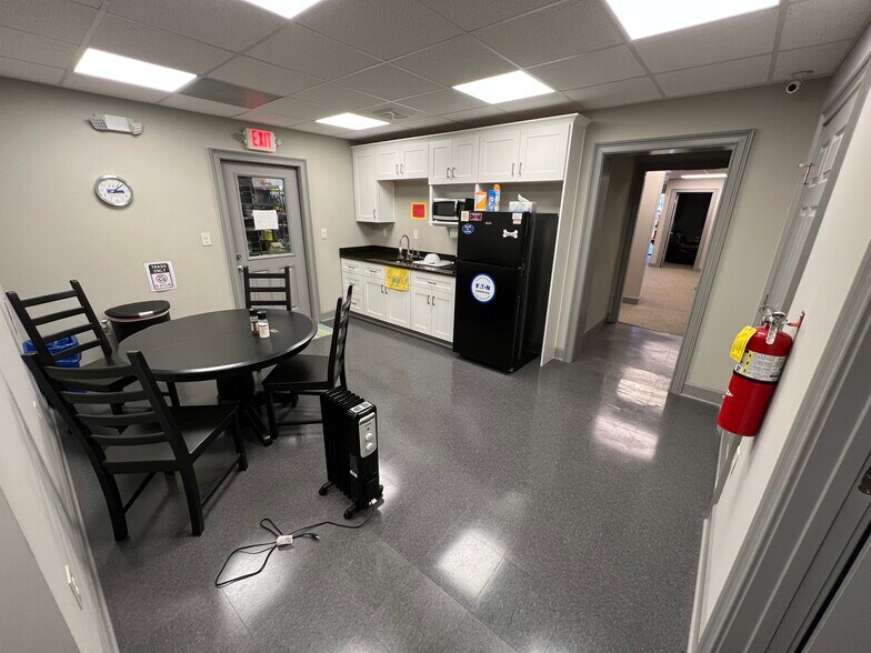 More Photos Of 321 Marble Mill Rd NW, Marietta Coworking Space
