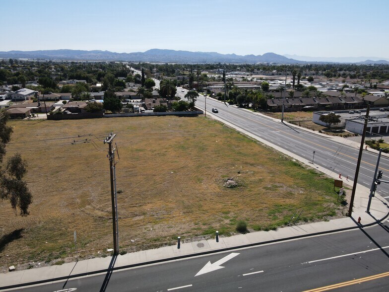 More Photos Of 6909 Victoria Ave, Highland General Retail For Lease