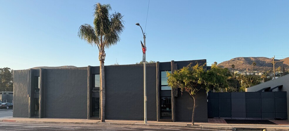 More Photos Of 1895 E Main St, Ventura General Retail For Sale