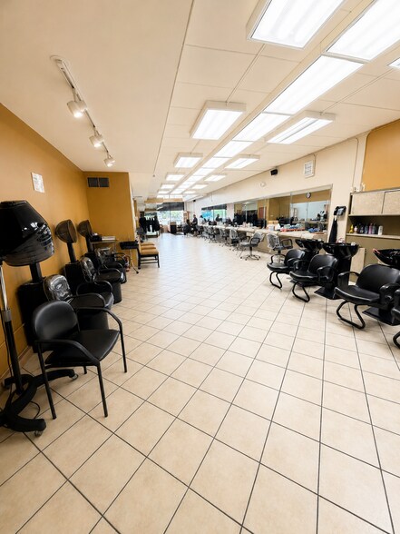 More Photos Of 16224 Prince Dr, South Holland Storefront For Sale