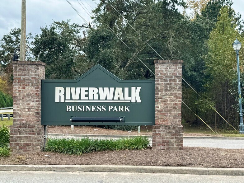 More Photos Of 149 Riverwalk Blvd, Ridgeland Storefront Retail Office For Sale