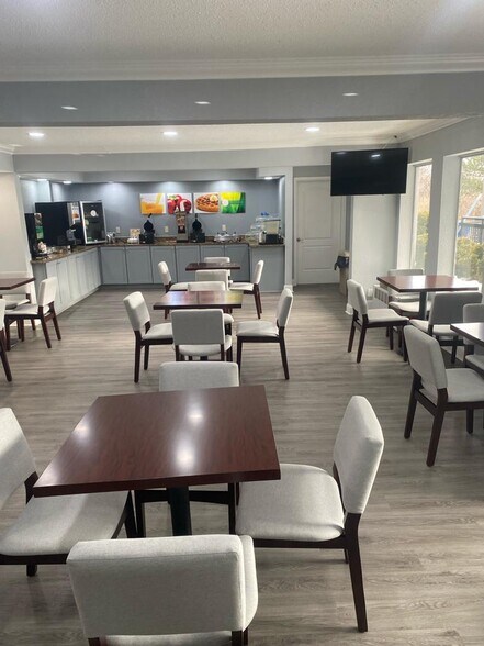 More Photos Of 84 S Park Dr, Colchester Hotel For Sale