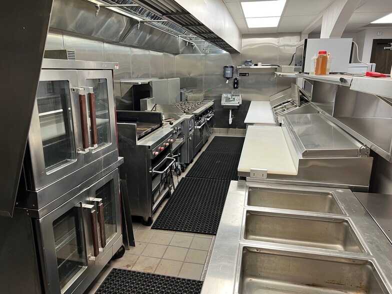 More Photos Of 17780 Fort St, Riverview Restaurant For Sale