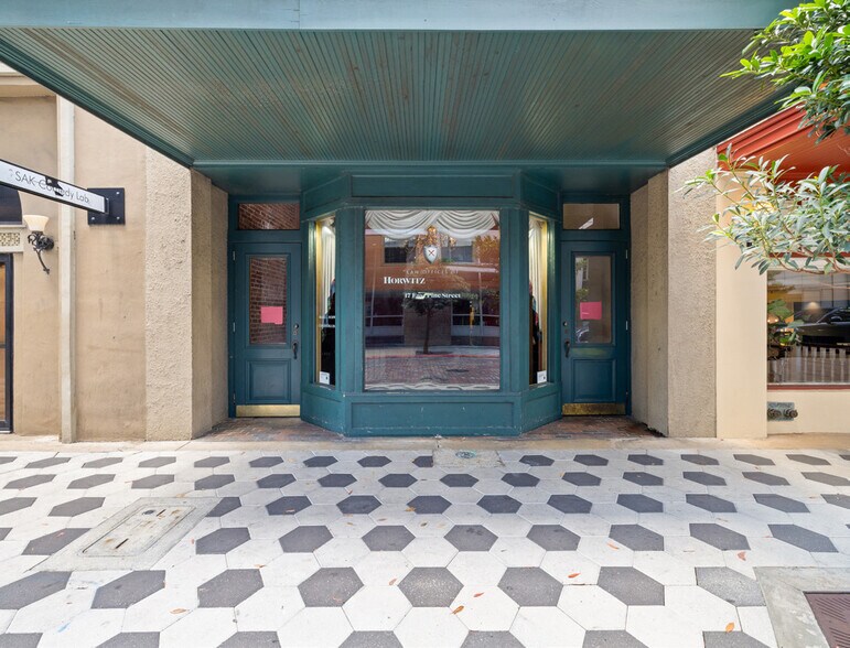More Photos Of 17 E Pine St, Orlando Loft Creative Space For Sale