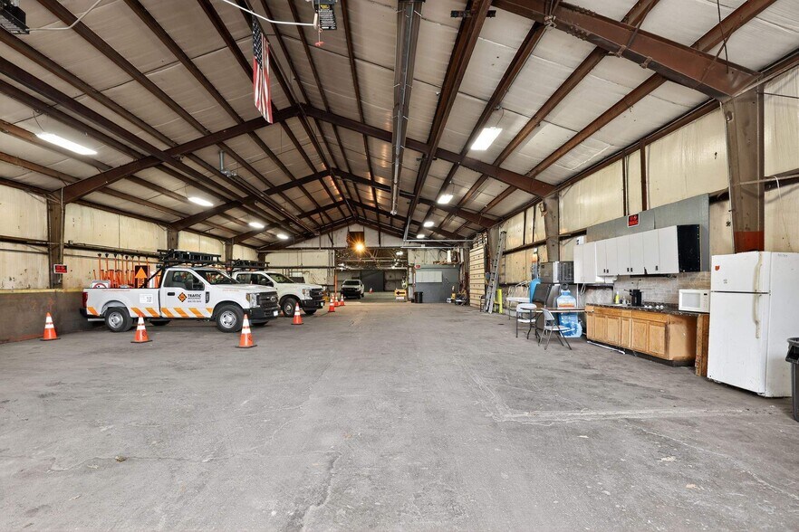 More Photos Of 6700 Morgan Ave, Cleveland Warehouse For Lease