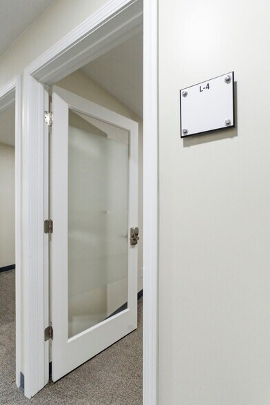 More Photos Of 1420-1426 E Bradford Pky, Springfield Medical For Lease