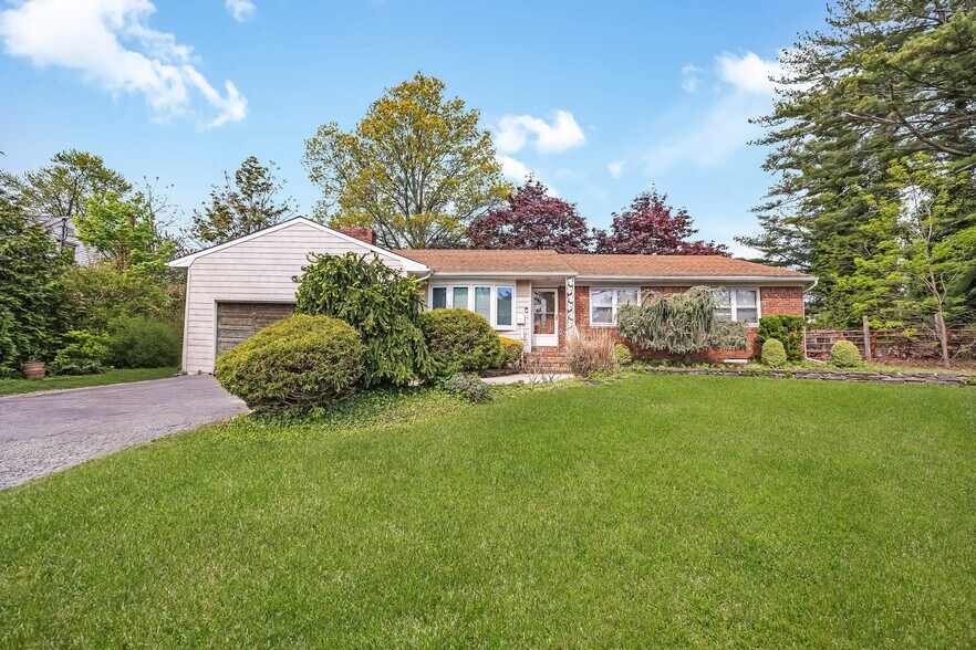 More Photos Of 42 Hempstead Tpke, Farmingdale Land For Sale