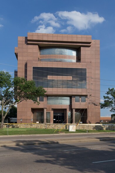 More Photos Of 7150 Greenville Ave, Dallas Medical For Lease