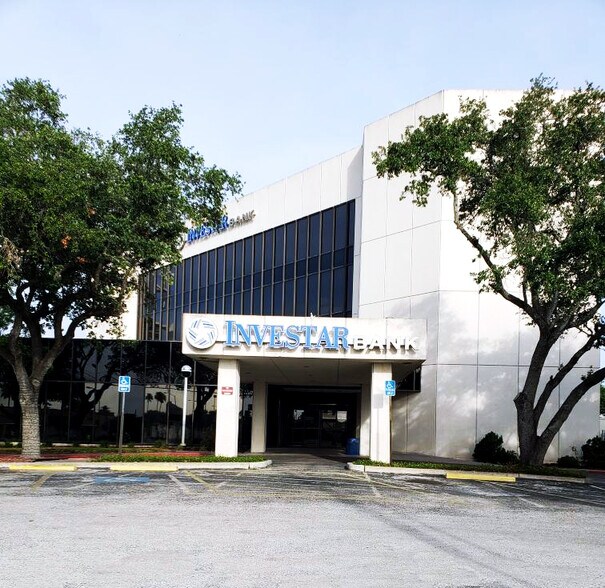 More Photos Of 601 E Main St, Alice Office For Lease