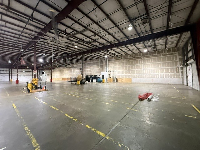 More Photos Of 7801 Sears Blvd, Pensacola Distribution For Lease