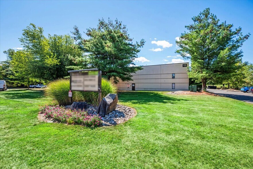More Photos Of 14 Ilene Ct, Hillsborough Flex For Sale