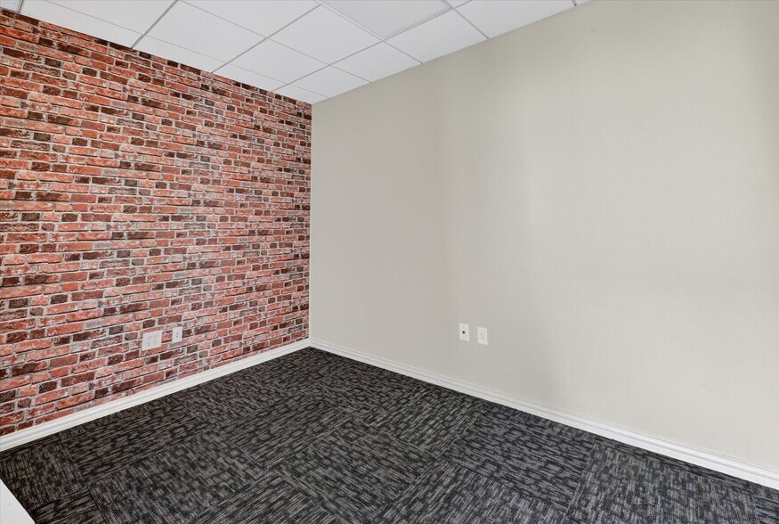 More Photos Of 6200 Stone Hill Farms Pky, Flower Mound Loft Creative Space For Lease