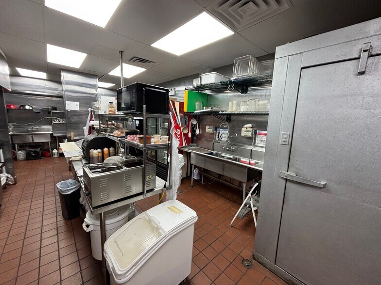 More Photos Of 1811-1819 W North Ave, Chicago Office For Lease