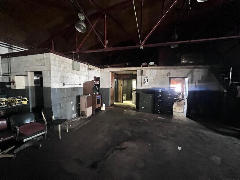 More Photos Of 1420 Adams Ave, Huntington Warehouse For Lease