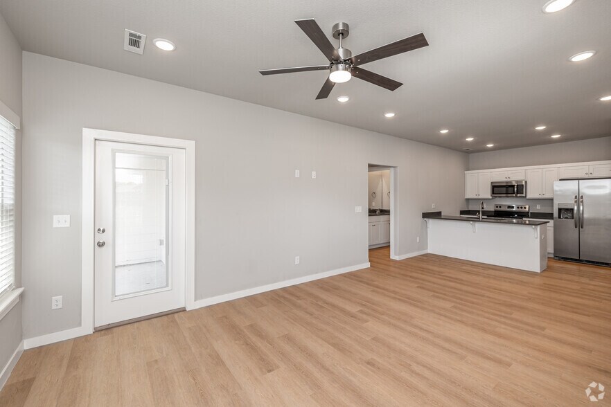 More Photos Of 275 N Hunter St, Farmington Apartments For Sale