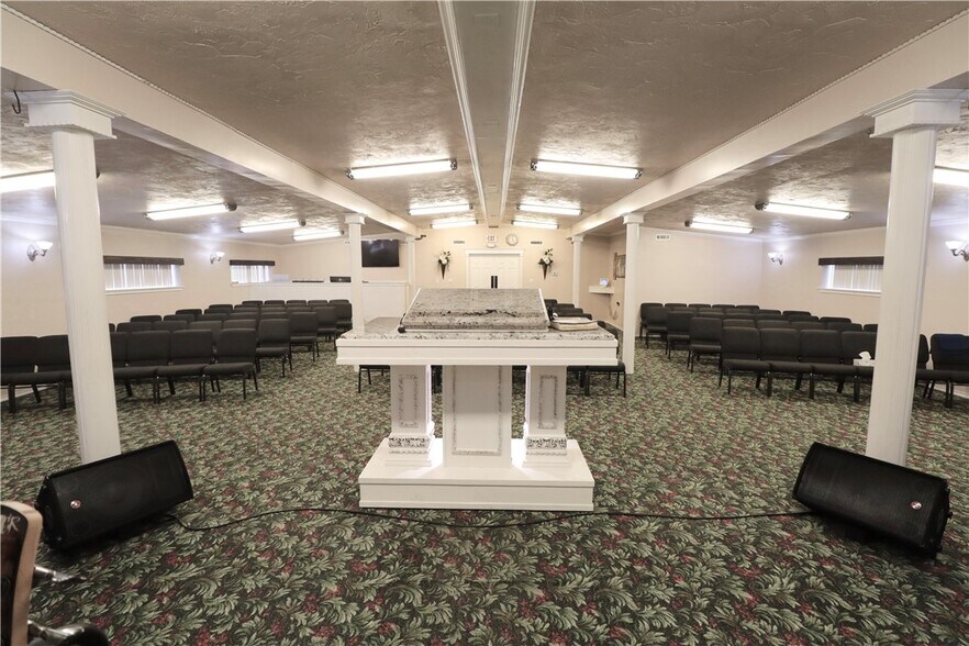 More Photos Of 1010 E Independence St, Shawnee Religious Facility For Lease