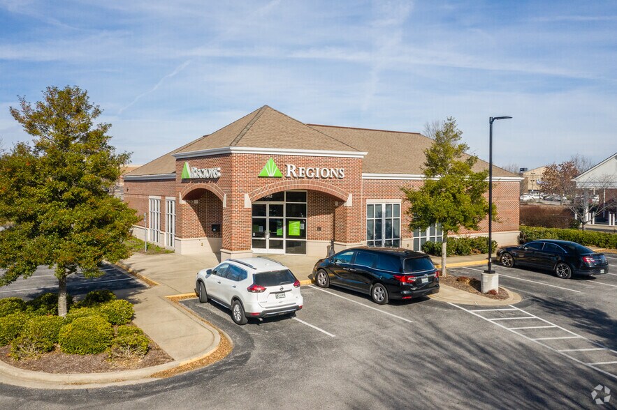 More Photos Of 1010-1038 Glenbrook Way, Hendersonville Unknown For Lease